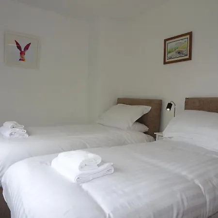 Signal At The Red House Estate Tatil Evi *